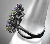 Серебряное кольцо с изумрудом 5,86 карата, аметистами и перидотами