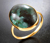 Золотое кольцо с крупным насыщенным уральским изумрудом в породе 17,77 карата