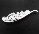 Элегантная серебряная брошь с бесцветными топазами