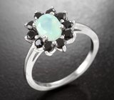 Чудесное серебряное кольцо с халцедоном и черными шпинелями