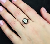 Чудесное серебряное кольцо с халцедоном и черными шпинелями