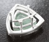 Кулон с уральским изумрудом 1,66 карата и лейкосапфирами