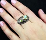 Серебряное кольцо с кристаллическим эфиопским опалом и диопсидом