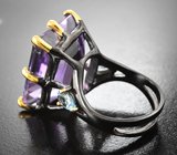 Серебряное кольцо с крупным аметистом и голубыми топазами