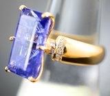 Золотое кольцо с крупным насыщенным сине-фиолетовым танзанитом 8,59 карата и бриллиантами