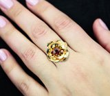 Массивное золотое кольцо c ярко-красной рубиновой шпинелью бриллиантовой огранки 0,67 карата и бриллиантами