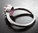 Серебряное кольцо с ярким насыщенным рубином и черными шпинелями