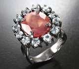 Серебряное кольцо с крупным оранжево-красным сапфиром и голубыми топазами