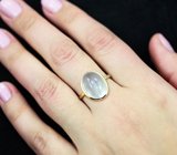 Золотое кольцо с кабошоном цейлонского лунного камня с ярко-выраженным эффектом кошачьего глаза 8,54 карата
