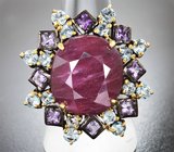 Серебряное кольцо с крупным корундом 22,47 карата, аметистами и голубыми топазами