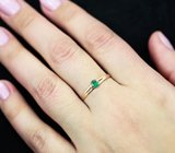 Золотое кольцо с на редкость насыщенным уральским изумрудом высокой чистоты 0,2 карата