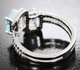 Оригинальное серебряное кольцо с голубыми топазами и черными шпинелями