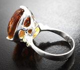Серебряное кольцо с насыщенным цитрином и перидотами