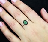 Чудесное серебряное кольцо с насыщенным изумрудом и черными шпинелями