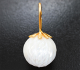 Золотой кулон с на редкость крупной белоснежно-перламутровой резной жемчужиной Edison 15,32 карата
