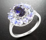 Роскошное серебряное кольцо с синим сапфиром и танзанитами