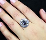 Роскошное серебряное кольцо с синим сапфиром и танзанитами