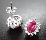 Яркие серебряные пусеты с рубинами