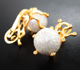 Массивные золотые серьги с крупным резным жемчугом Edison 27,59 карата и бриллиантами