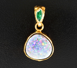 Золотой кулон с австралийским дублет опалом 4,01 карата и уральским изумрудом