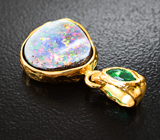 Золотой кулон с австралийским дублет опалом 4,01 карата и уральским изумрудом