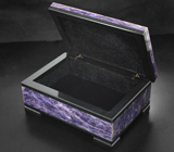 Шкатулка для украшений из сибирского чароита, серпентина и долерита