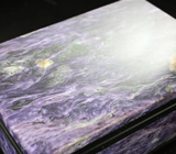 Шкатулка для украшений из сибирского чароита, серпентина и долерита