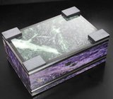 Шкатулка для украшений из сибирского чароита, серпентина и долерита