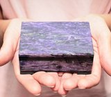 Шкатулка для украшений из сибирского чароита, серпентина и долерита