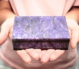 Шкатулка для украшений из сибирского чароита и долерита