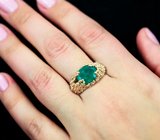 Массивное объемное золотое кольцо с насыщенным уральским изумрудом 3,84 карата и бриллиантами