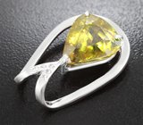 Кулон с крупным желто-зеленым сфеном 7,69 карата и бесцветными цирконами