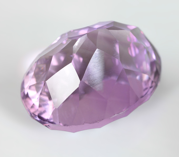 Чистейший крупный уругвайский аметист лазерной огранки 34,2 карата