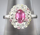 Серебряное кольцо с ярким рубином и разноцветными сапфирами бриллиантовой огранки