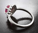 Серебряное кольцо с ярким рубином и разноцветными сапфирами бриллиантовой огранки