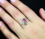 Серебряное кольцо с ярким рубином и разноцветными сапфирами бриллиантовой огранки