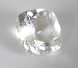 Чистейший бесцветный скаполит 7,81 карата 