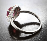 Праздничное серебряное кольцо с рубином и разноцветными сапфирами бриллиантовой огранки
