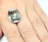 Чистейший платиново-зеленый аметист лазерной огранки 20,96 карата 