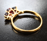 Золотое кольцо с яркой земляничной и рубиновыми шпинелями 1,55 карата