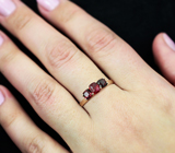 Золотое кольцо с яркой земляничной и рубиновыми шпинелями 1,55 карата