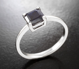 Изящное серебряное кольцо с насыщенно-синим сапфиром