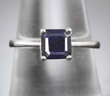 Изящное серебряное кольцо с насыщенно-синим сапфиром