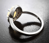 Серебряное кольцо с ограненным эфиопским опалом и разноцветными сапфирами бриллиантовой огранки