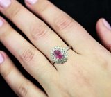 Серебряное кольцо с ярким рубином и разноцветными сапфирами