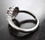 Серебряное кольцо с насыщенным рубином и черными шпинелями