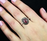 Серебряное кольцо с насыщенным рубином и черными шпинелями