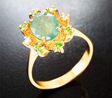 Золотое кольцо с крупным уральским александритом 1,77 карата в окружении чистейших ярких демантоидов и бриллиантов