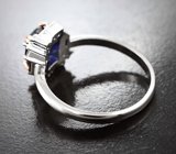 Оригинальное серебряное кольцо с синим сапфиром и черными шпинелями