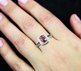 Эффектное серебряное кольцо с рубином и черными шпинелями